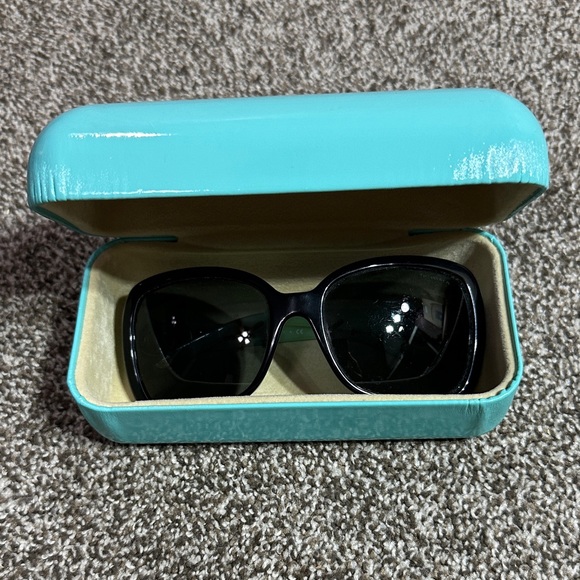 Tiffany & Co. Black Oversized Women's Sunglasses with Tiffany Blue Case - Picture 14 of 14